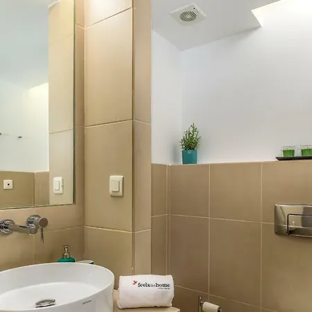 Flh Salgados アパート ギーア